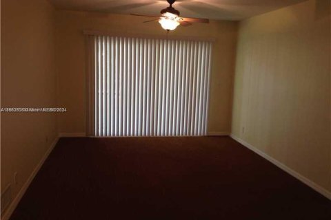 Condo in Lauderhill, Florida, 1 bedroom  № 1370641 - photo 6