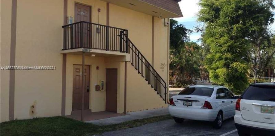 Condo in Lauderhill, Florida, 1 bedroom  № 1370641