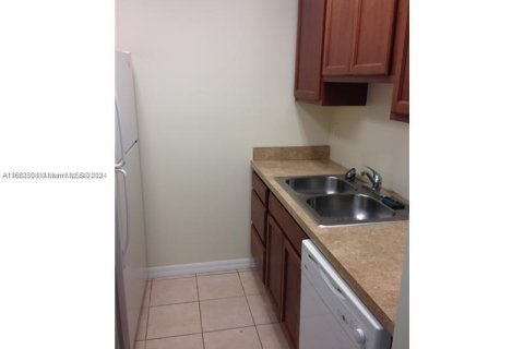 Condo in Lauderhill, Florida, 1 bedroom  № 1370641 - photo 3