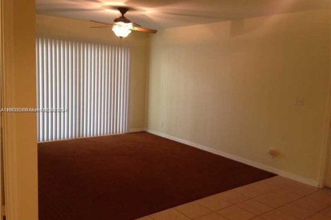 Condo in Lauderhill, Florida, 1 bedroom  № 1370641 - photo 5