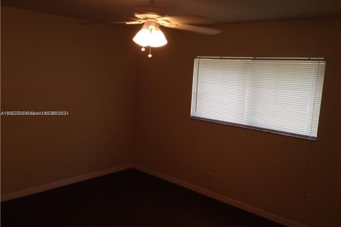 Condo in Lauderhill, Florida, 1 bedroom  № 1370641 - photo 8