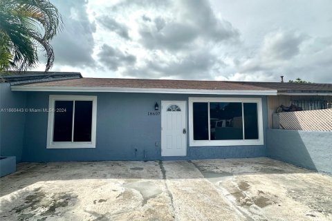 Casa en venta en Miami Gardens, Florida, 3 dormitorios, 84.54 m2 № 1370681 - foto 1