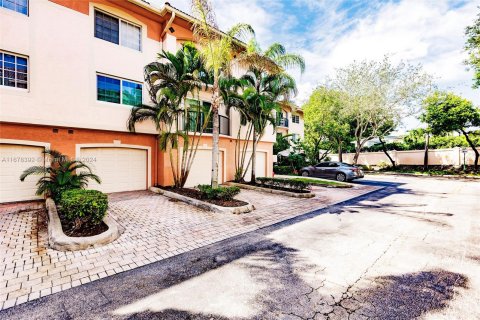 Condo in Fort Lauderdale, Florida, 2 bedrooms  № 1407642 - photo 18