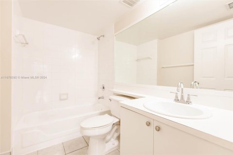 Condo in Fort Lauderdale, Florida, 2 bedrooms  № 1407642 - photo 11