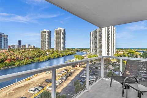 Condo in Aventura, Florida, 2 bedrooms  № 1291931 - photo 24