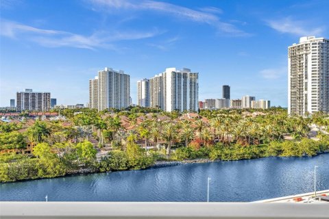 Condo in Aventura, Florida, 2 bedrooms  № 1291931 - photo 27