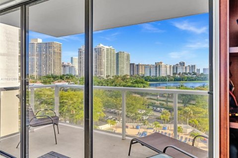 Condo in Aventura, Florida, 2 bedrooms  № 1291931 - photo 14