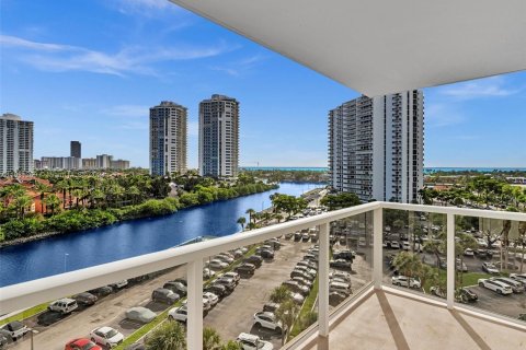 Condo in Aventura, Florida, 2 bedrooms  № 1291931 - photo 2