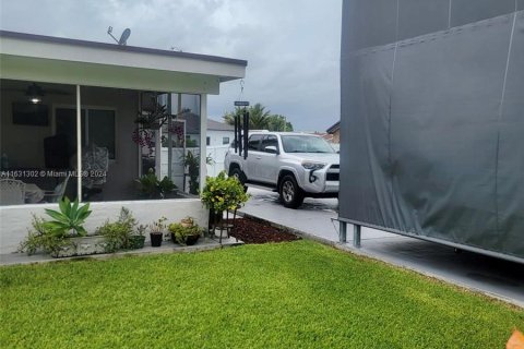 House in Miami, Florida 3 bedrooms, 135.64 sq.m. № 1291962 - photo 7