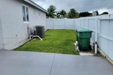 House in Miami, Florida 3 bedrooms, 135.64 sq.m. № 1291962 - photo 5