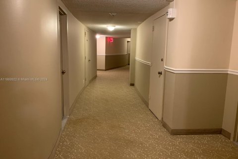 Copropriété à louer à Hallandale Beach, Floride: 2 chambres, 116.96 m2 № 1365938 - photo 2