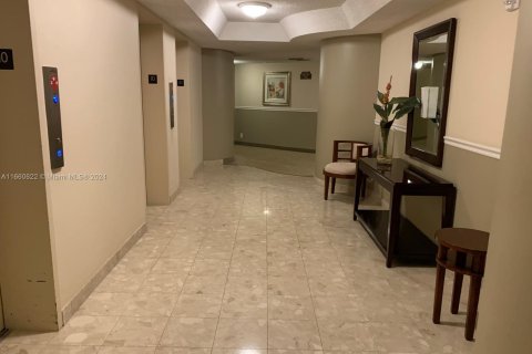 Condominio en alquiler en Hallandale Beach, Florida, 2 dormitorios, 116.96 m2 № 1365938 - foto 3