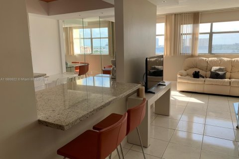 Copropriété à louer à Hallandale Beach, Floride: 2 chambres, 116.96 m2 № 1365938 - photo 10