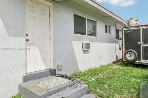 Immobilier commercial à vendre à Miami, Floride: 142.14 m2 № 1365901 - photo 5