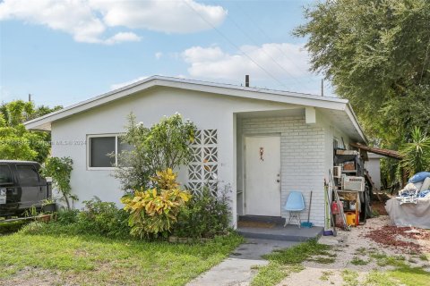 Immobilier commercial à vendre à Miami, Floride: 142.14 m2 № 1365901 - photo 1