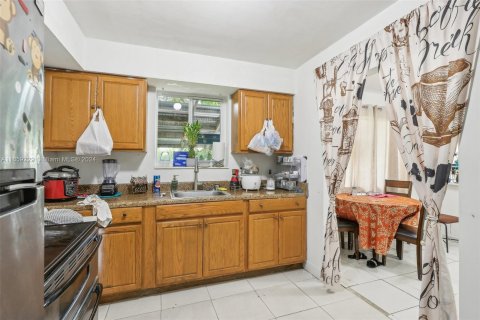 Immobilier commercial à vendre à Miami, Floride: 142.14 m2 № 1365901 - photo 11