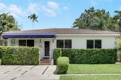 Villa ou maison à vendre à Miami, Floride: 3 chambres, 185.8 m2 № 1365899 - photo 2