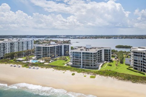 Copropriété à vendre à Palm Beach, Floride: 2 chambres, 135.36 m2 № 1163144 - photo 1