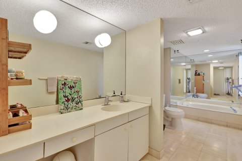 Condo in Riviera Beach, Florida, 2 bedrooms  № 1121178 - photo 5