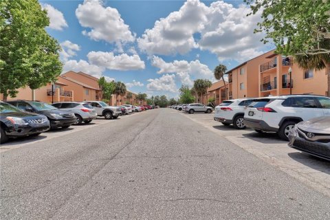 Condo in Orlando, Florida, 2 bedrooms  № 1165784 - photo 24