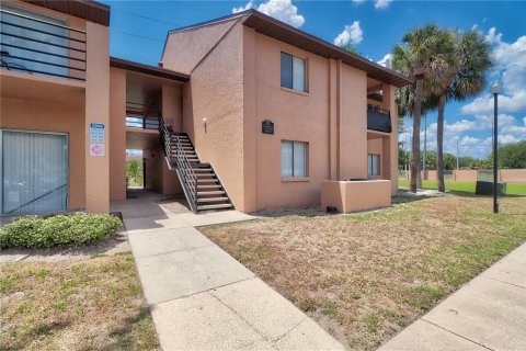 Copropriété à vendre à Orlando, Floride: 2 chambres, 99.68 m2 № 1165784 - photo 1