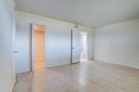 Condominio en venta en Lake Worth, Florida, 2 dormitorios, 83.05 m2 № 590802 - foto 5