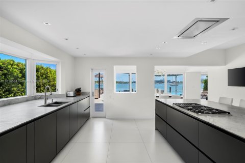 Casa en venta en Miami, Florida, 6 dormitorios, 403.47 m2 № 1235423 - foto 23