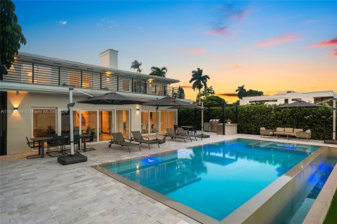 Casa en venta en Miami, Florida, 6 dormitorios, 403.47 m2 № 1235423 - foto 4