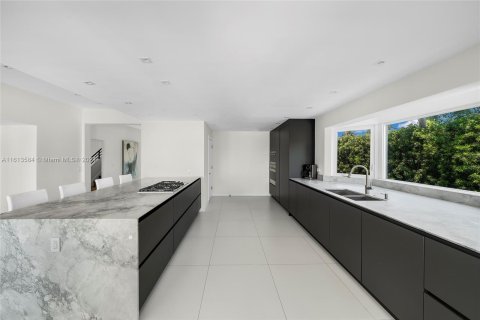 Casa en venta en Miami, Florida, 6 dormitorios, 403.47 m2 № 1235423 - foto 22