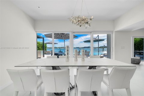 Villa ou maison à vendre à Miami, Floride: 6 chambres, 403.47 m2 № 1235423 - photo 24