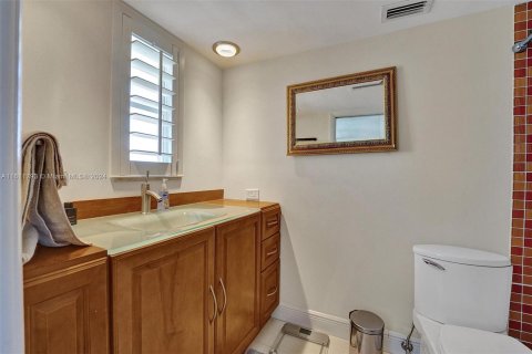 Condo in Hillsboro Beach, Florida, 2 bedrooms  № 1239826 - photo 26