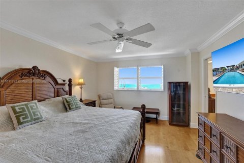 Condo in Hillsboro Beach, Florida, 2 bedrooms  № 1239826 - photo 24