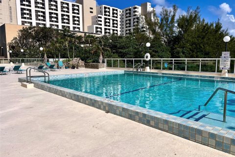 Condo in Fort Lauderdale, Florida, 2 bedrooms  № 1173988 - photo 7