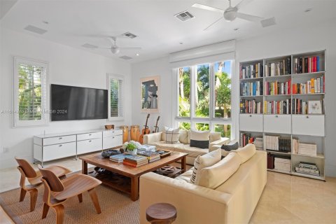 House in Key Biscayne, Florida 6 bedrooms, 414.9 sq.m. № 1236162 - photo 15