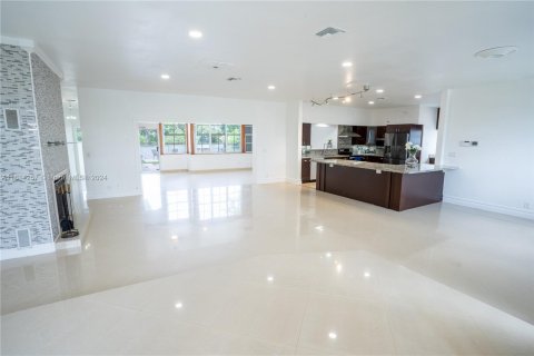 Casa en venta en Hallandale Beach, Florida, 4 dormitorios, 277.68 m2 № 1236160 - foto 12