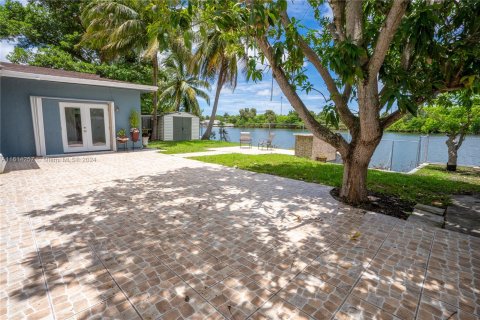 Villa ou maison à vendre à Hallandale Beach, Floride: 4 chambres, 277.68 m2 № 1236160 - photo 2