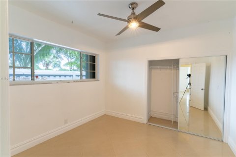 House in Hallandale Beach, Florida 4 bedrooms, 277.68 sq.m. № 1236160 - photo 26