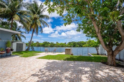 Villa ou maison à vendre à Hallandale Beach, Floride: 4 chambres, 277.68 m2 № 1236160 - photo 9