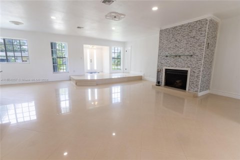 Casa en venta en Hallandale Beach, Florida, 4 dormitorios, 277.68 m2 № 1236160 - foto 21