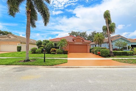 House in Boynton Beach, Florida 3 bedrooms, 179.95 sq.m. № 1236159 - photo 2