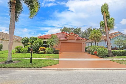 House in Boynton Beach, Florida 3 bedrooms, 179.95 sq.m. № 1236159 - photo 1