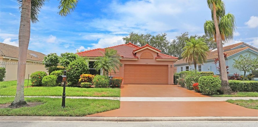 House in Boynton Beach, Florida 3 bedrooms, 179.95 sq.m. № 1236159