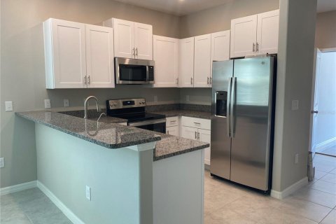 Townhouse in Sun City Center, Florida 3 bedrooms, 169.45 sq.m. № 1315358 - photo 2