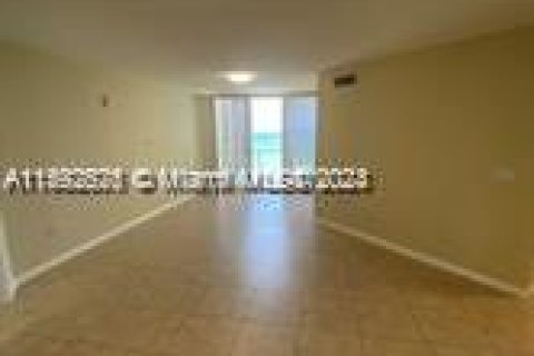 Condominio en venta en Sunny Isles Beach, Florida, 2 dormitorios, 152.08 m2 № 1206637 - foto 2