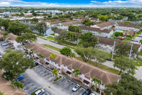 Villa ou maison à vendre à Miami, Floride: 2 chambres, 91.69 m2 № 1364949 - photo 5