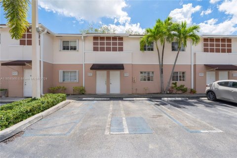 House in Miami, Florida 2 bedrooms, 91.69 sq.m. № 1364949 - photo 14