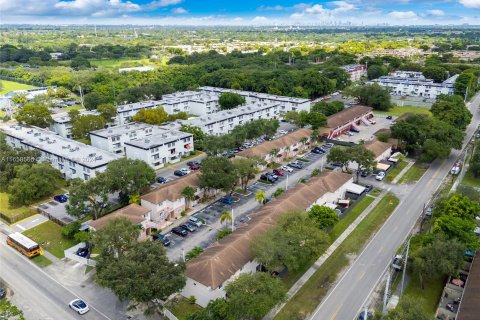 Villa ou maison à vendre à Miami, Floride: 2 chambres, 91.69 m2 № 1364949 - photo 7