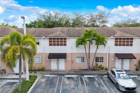 Villa ou maison à vendre à Miami, Floride: 2 chambres, 91.69 m2 № 1364949 - photo 1