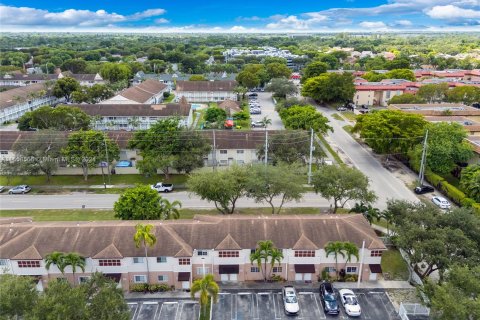 Villa ou maison à vendre à Miami, Floride: 2 chambres, 91.69 m2 № 1364949 - photo 3