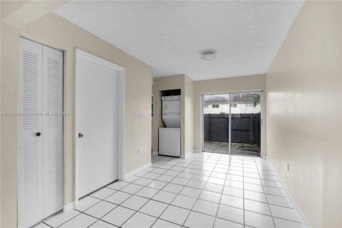 House in Miami, Florida 2 bedrooms, 91.69 sq.m. № 1364949 - photo 20